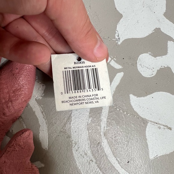 NWT Metal Mermaid Hook! 🩷🧜‍♀️ - Picture 3 of 3